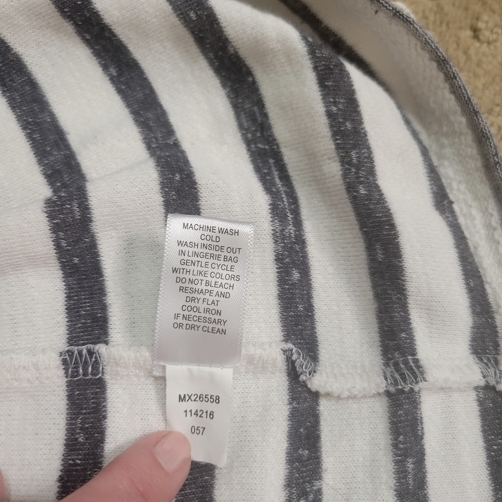 Cupio Women's Long Sleeve White Gray Striped Top with Lace Accent Size Medium - Picture 10 of 10